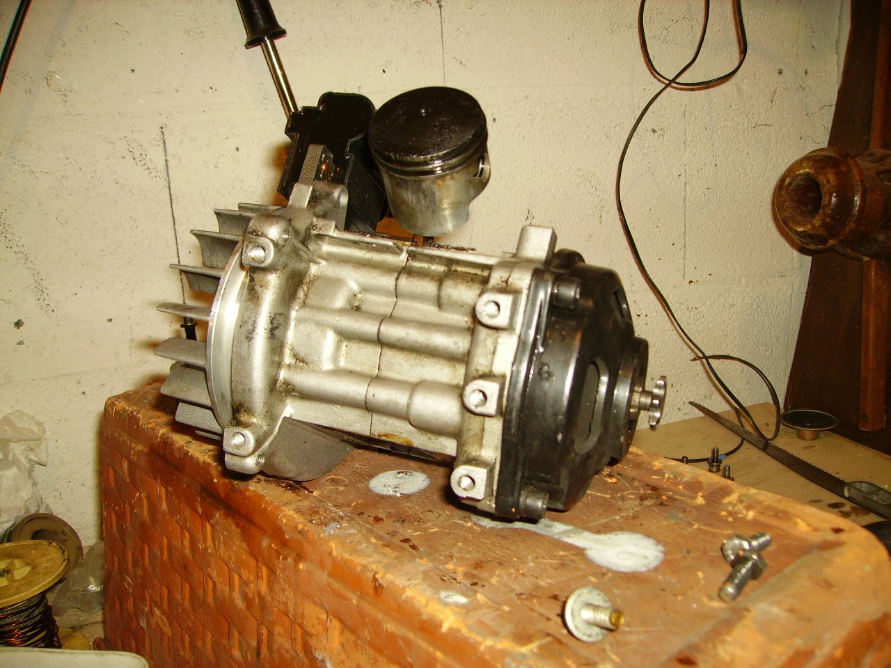 Blocco e pistone del motore della minimoto